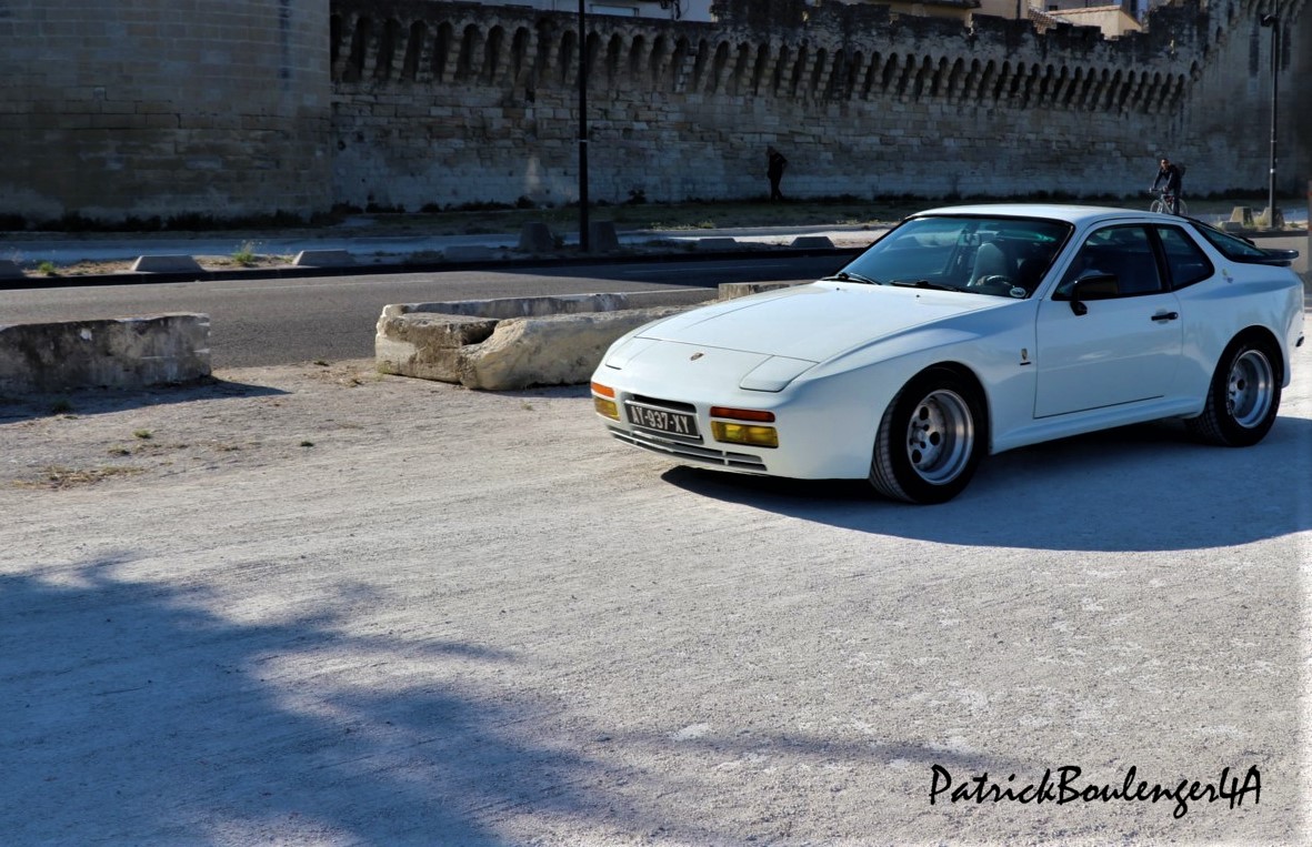 Porsche 944